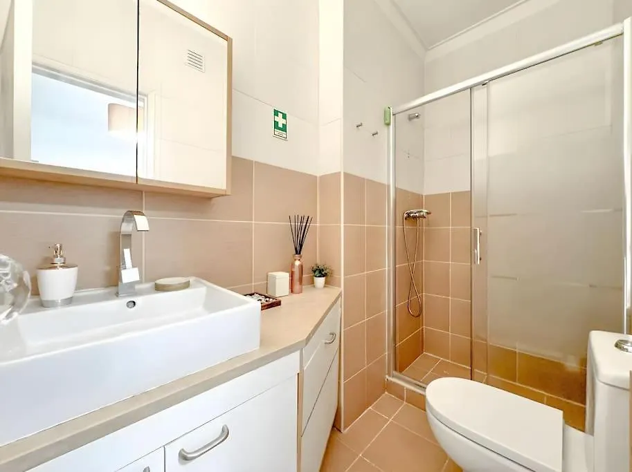 Pascoal De Melo Flat By Homeful Homes Lisbon Apartment
